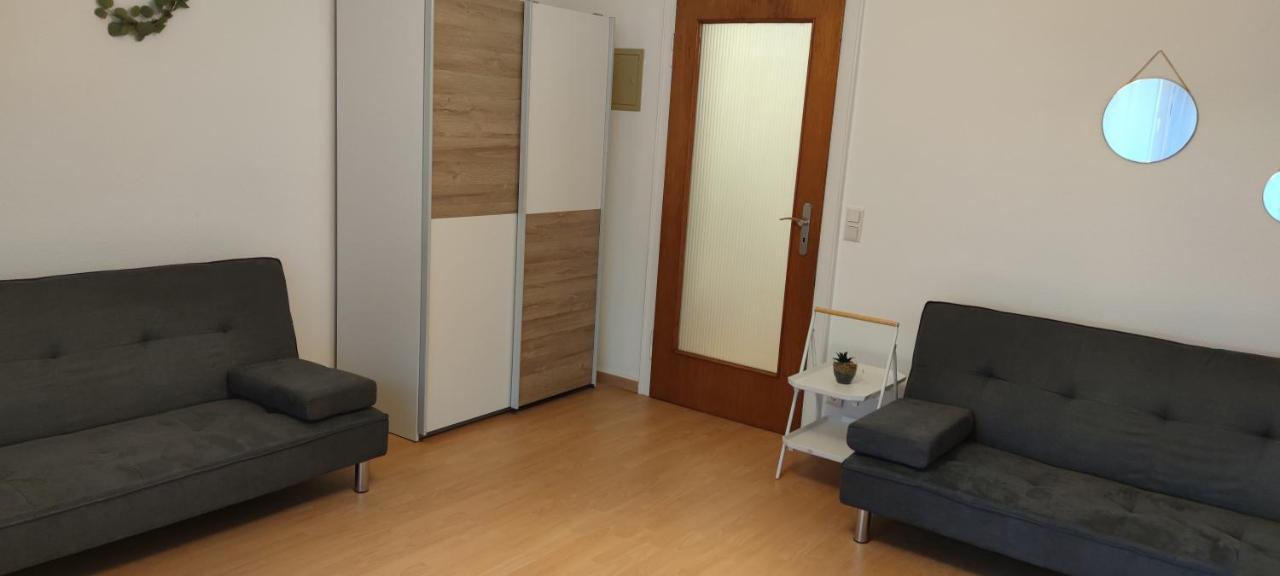 Schoene Und Optimal Gelegene Wohnung Og Weisskirchen Exterior photo