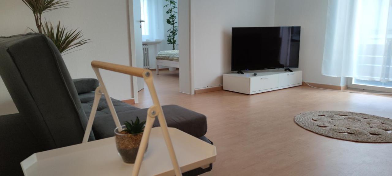Schoene Und Optimal Gelegene Wohnung Og Weisskirchen Exterior photo