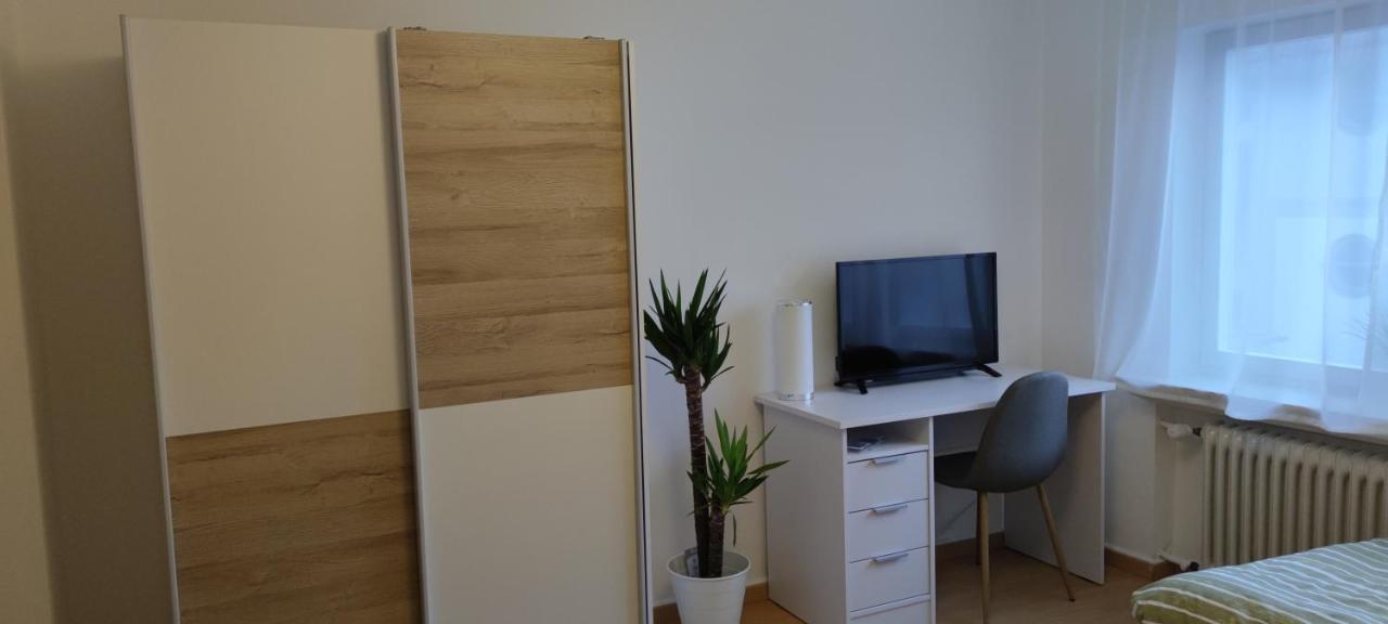Schoene Und Optimal Gelegene Wohnung Og Weisskirchen Exterior photo
