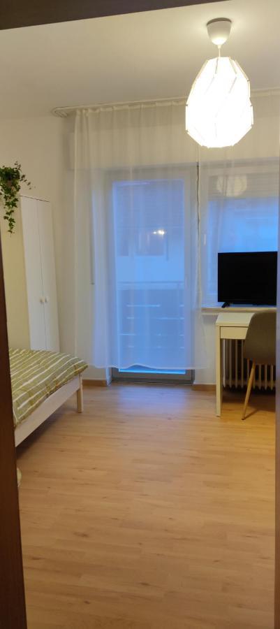 Schoene Und Optimal Gelegene Wohnung Og Weisskirchen Exterior photo